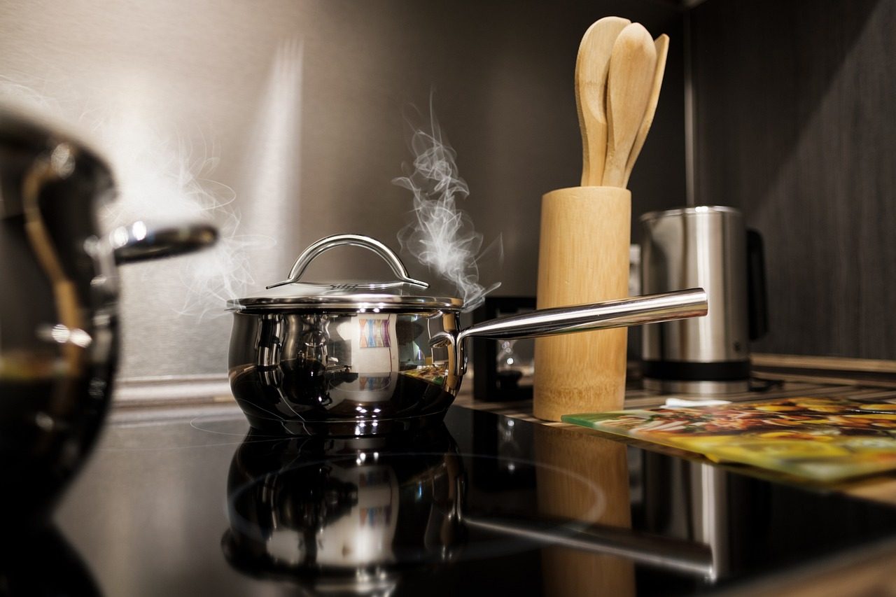 Cuisiner à moindre coût : gestes, énergie, eau et budget