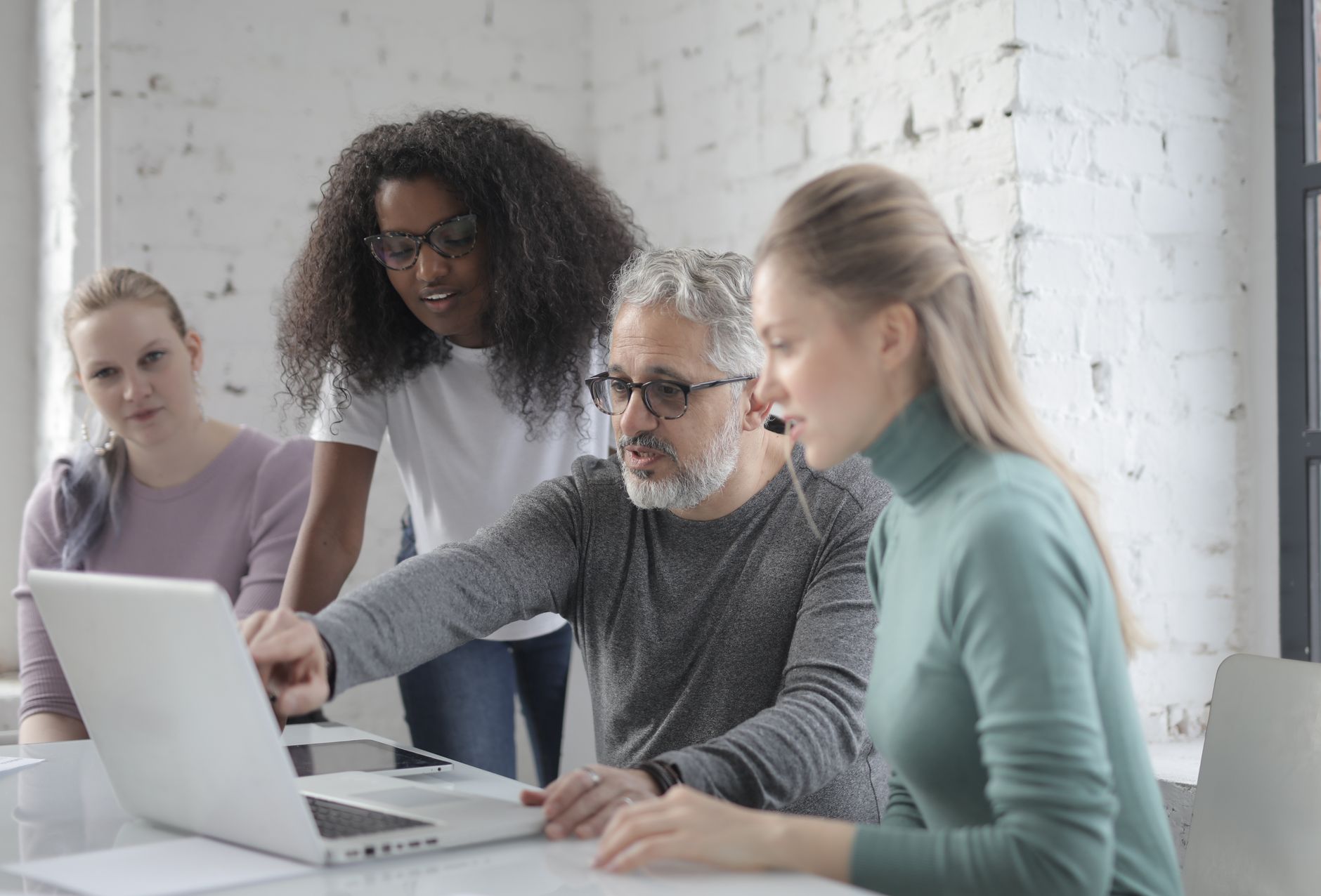 Améliorer votre réputation en ligne : Stratégies efficaces pour les dirigeants