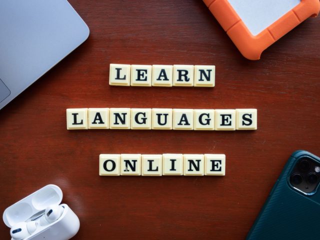 Guide pratique pour trouver un tuteur de langue en ligne