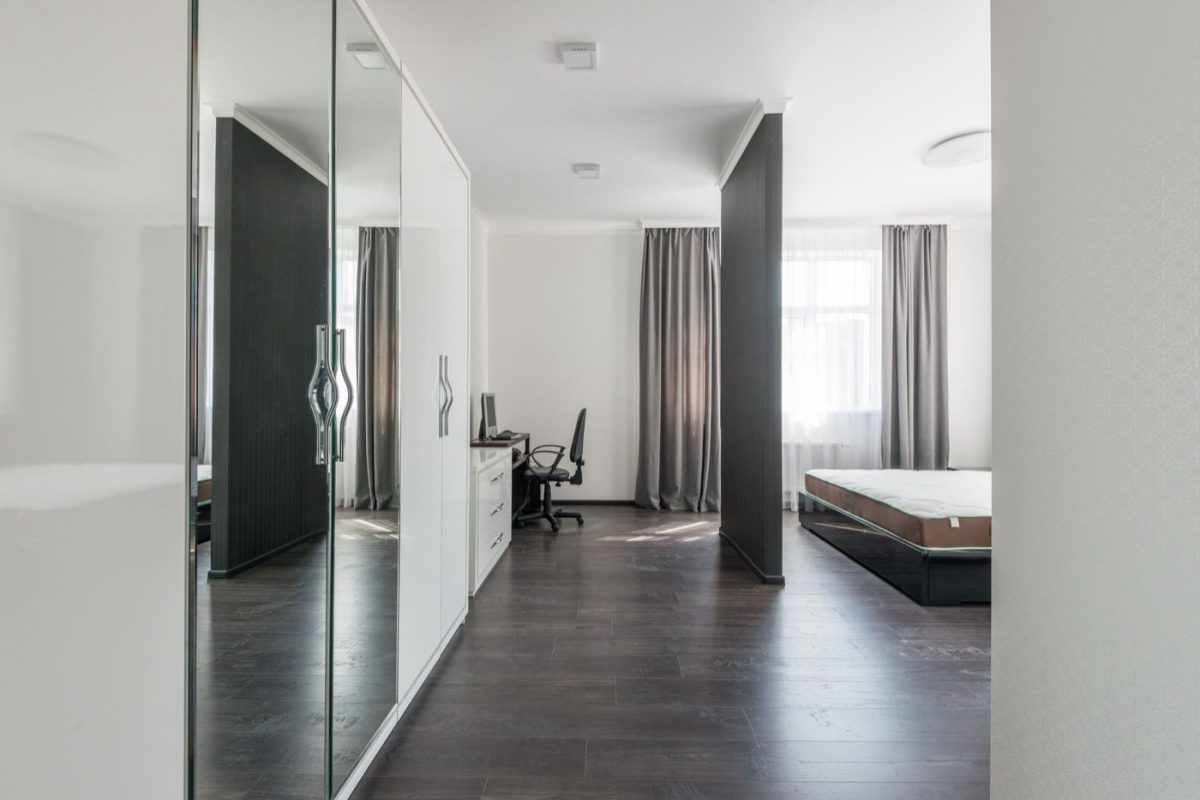 Comparatif armoires et penderies pour chambre moyenne