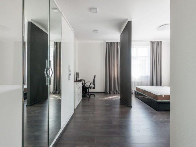 Comparatif armoires et penderies pour chambre moyenne