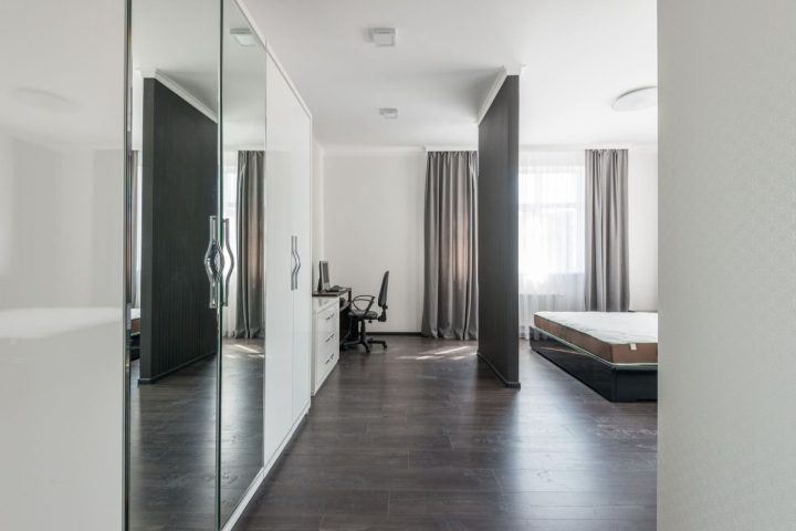 Comparatif armoires et penderies pour chambre moyenne